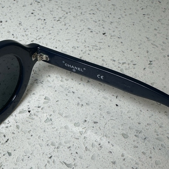 Chanel - Picture 3 of 5